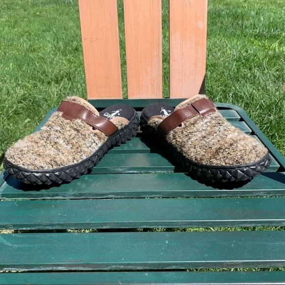 Corkys Footwear Brown Fleece Clogs - Picture 6 of 6